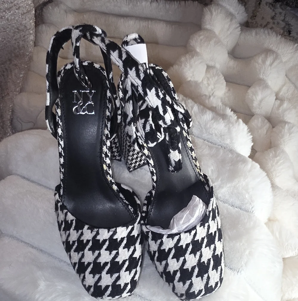 New York & Company Houndstooth Platform Heels - Picture 2 of 11